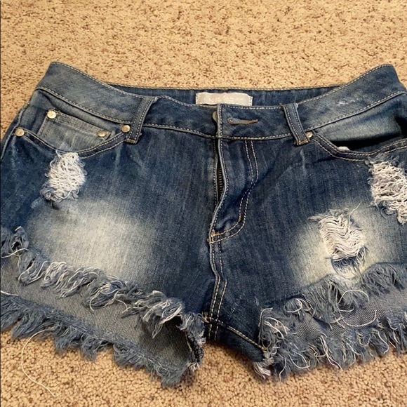 Almost Famous Jean Shorts - Picture 1 of 8